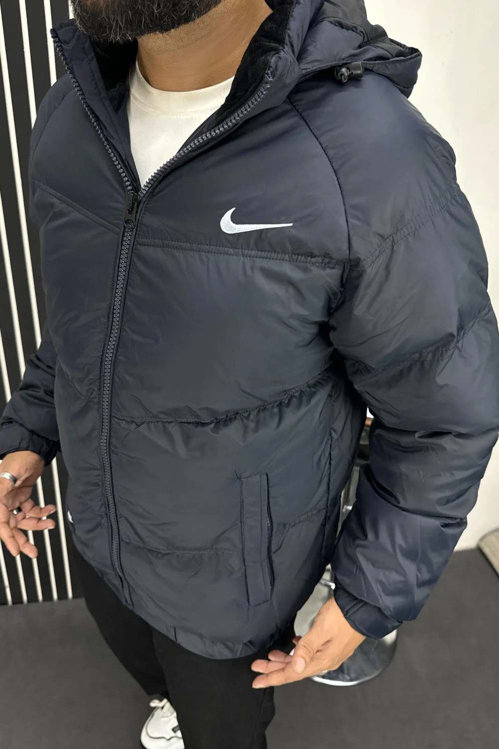 Nike Black Puffer Jacket – Sleek & Insulated for Winter - Image 3